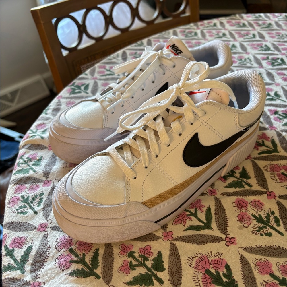Nike Court Legacy Lift Women's Size 7.5